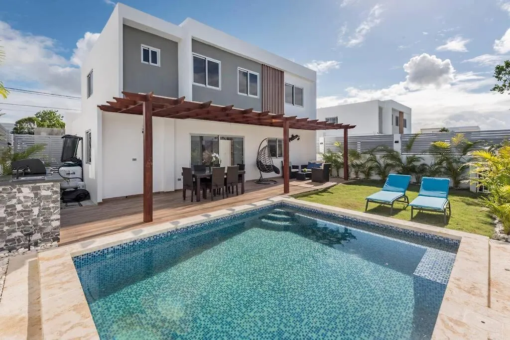 Eco-Friendly Tropical Villa 3Br 2B With Private Pool & Grill location