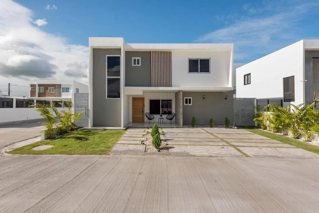 Eco-Friendly Tropical Villa 3Br 2B With Private Pool & Grill Punta Cana